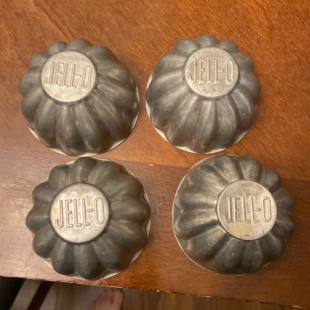 4 vintage Jello molds